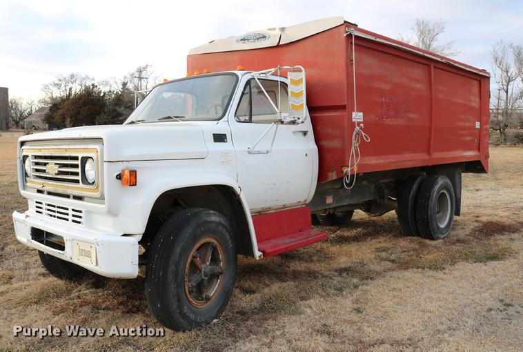 1988 Chevrolet C70 grain truck - DB6535