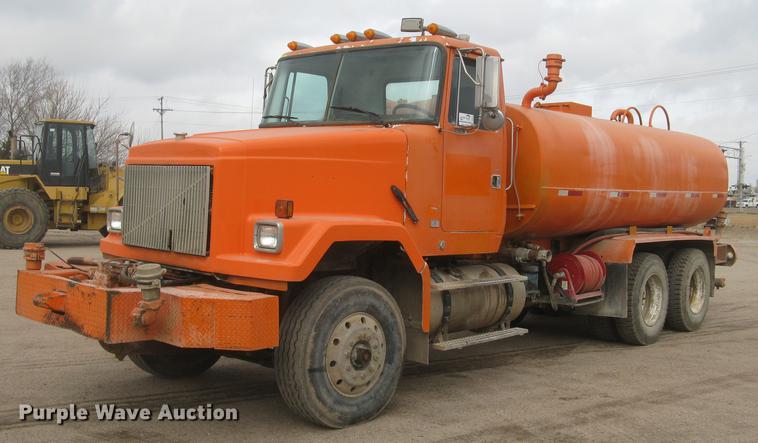 1995 Volvo ACL tank truck - DC2341
