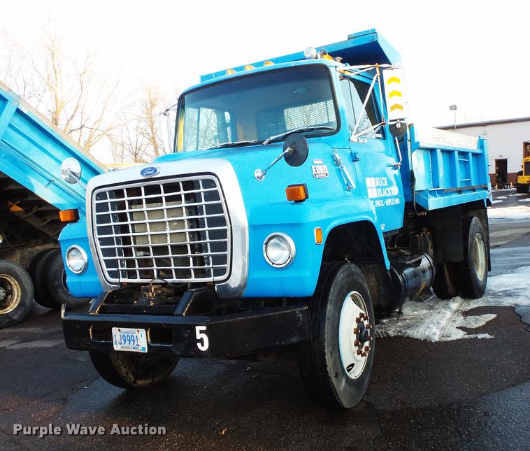 1986 Ford 8000 dump truck - DW9511
