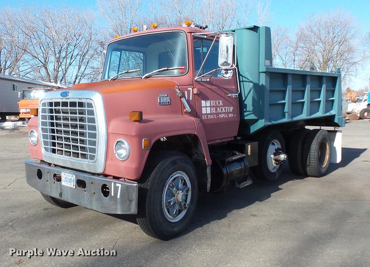1984 Ford 8000 dump truck - DW9558
