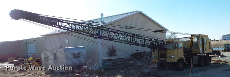 Little Giant 48 truck crane - DW9635
