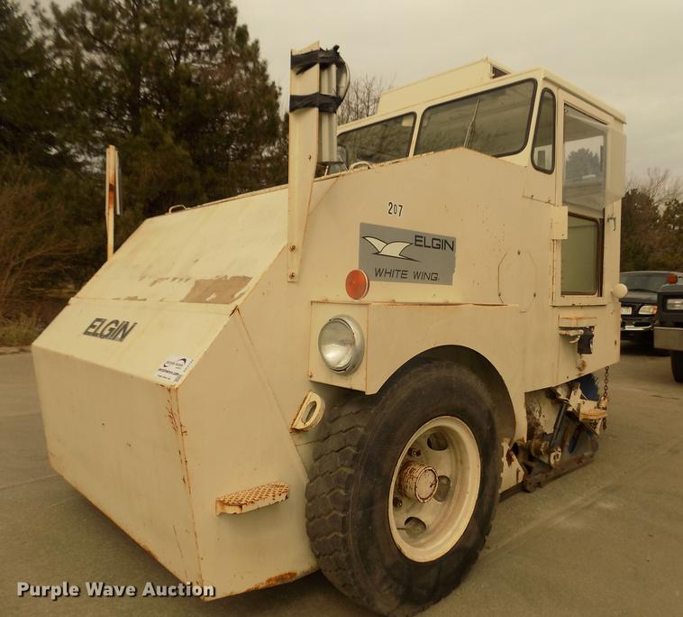 Elgin White Wing T street sweeper - DD2799