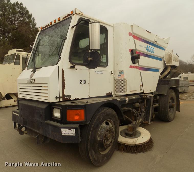 2005 Johnston 4000 sweeper - DD2801