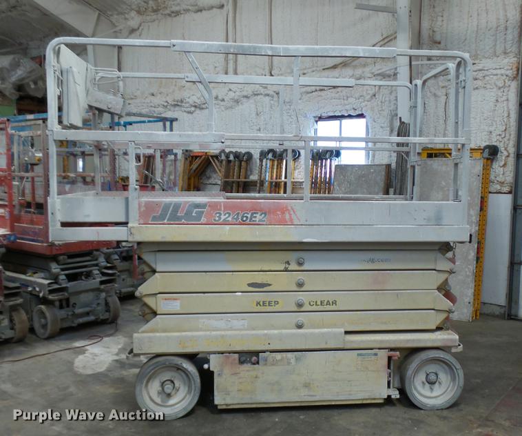 2002 JLG 3246E2 scissor lift - DP9558