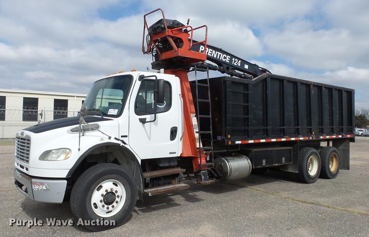 2007 Freightliner M2 106 crane truck - DC3177