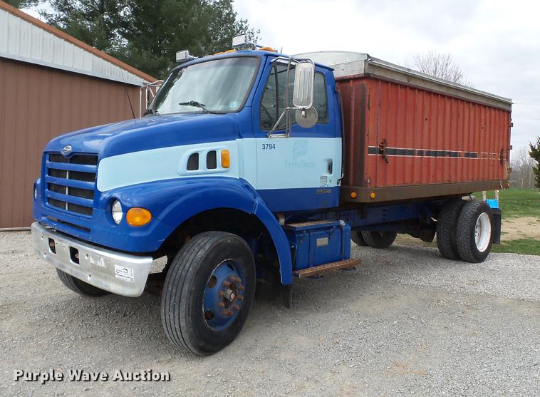 2000 Sterling L7501 grain truck - DB7178