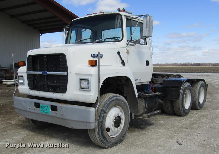 1993 Ford L8000 yard truck - DD2745