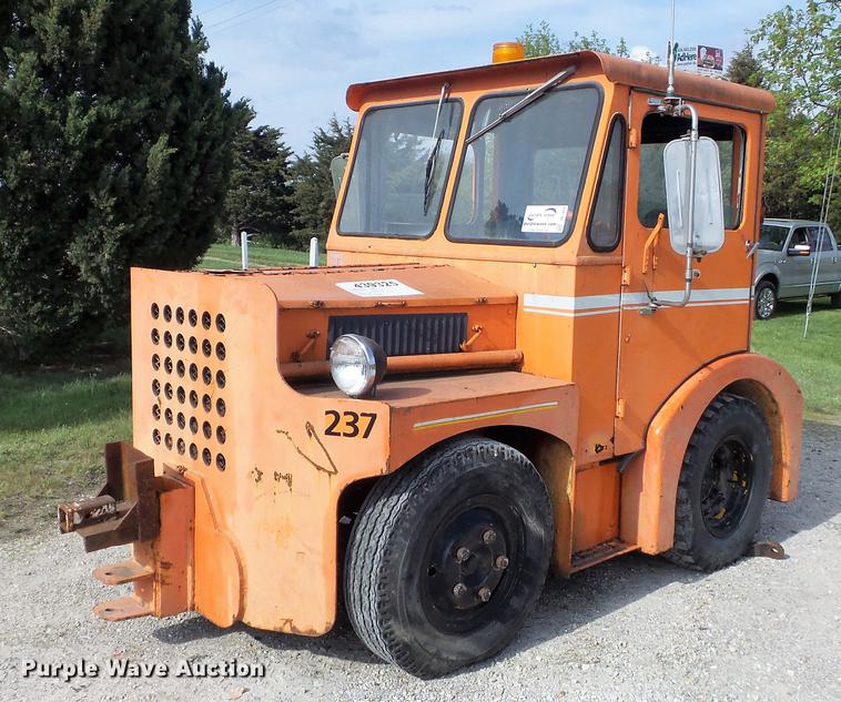 United Tractor SM80 Shop Mule aircraft tug - DC7314