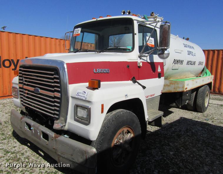 1996 Ford LN8000 vacuum truck - DF3776
