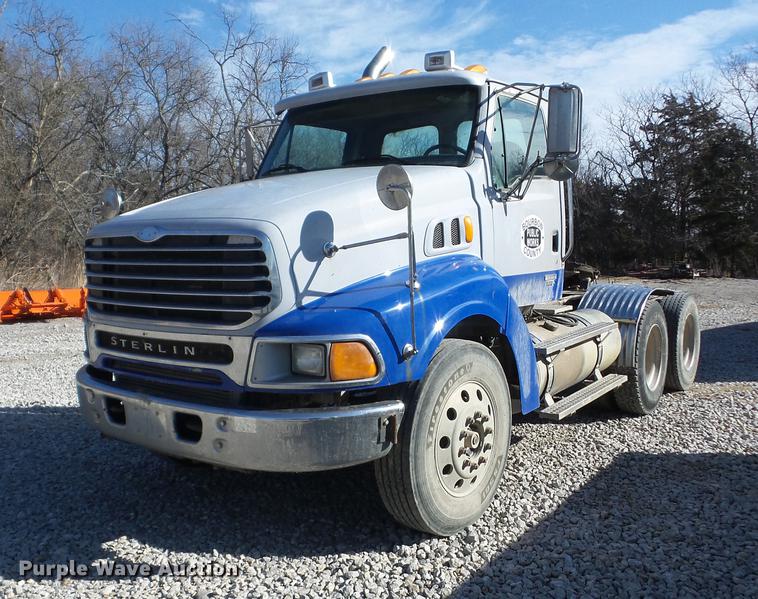 2004 Sterling L9500 semi truck - EI9754