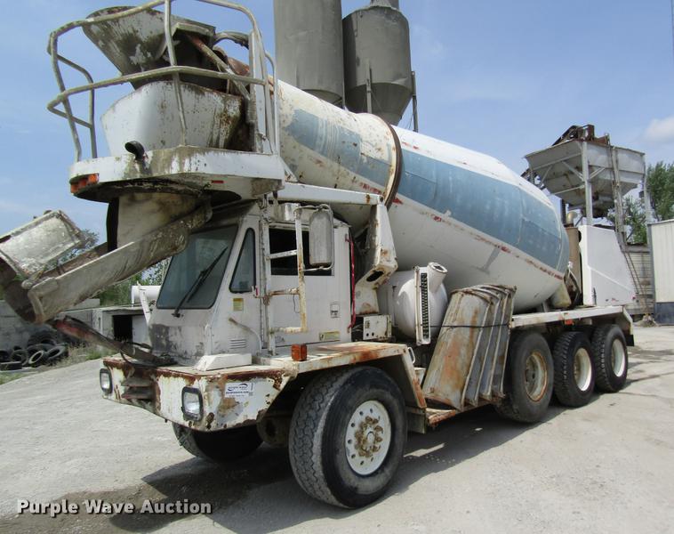 1999 Oshkosh S2146 ready mix truck - DD8438