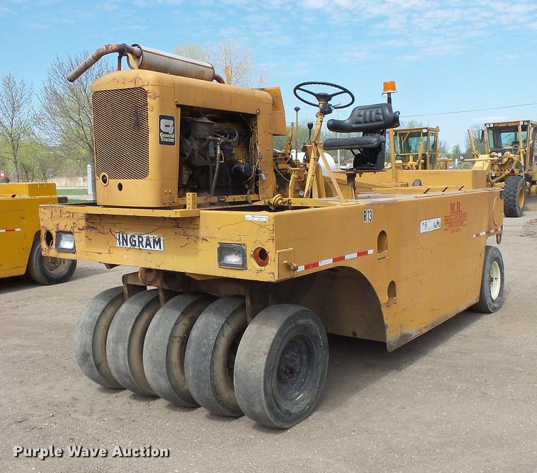 1988 Ingram 11-2700-R pneumatic roller - DV9713