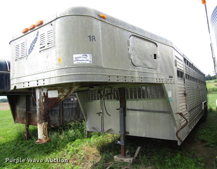 1990 Featherlite GN826 livestock trailer - DD7484