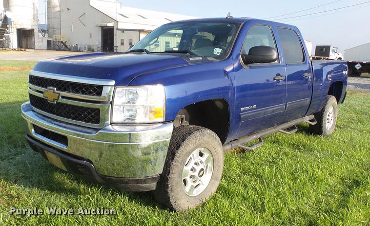 2014 Chevrolet Silverado 2500HD Crew Cab pickup truck - DC5506