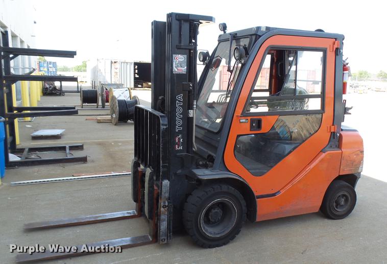 2011 Toyota 8FGU25 forklift - DX9364