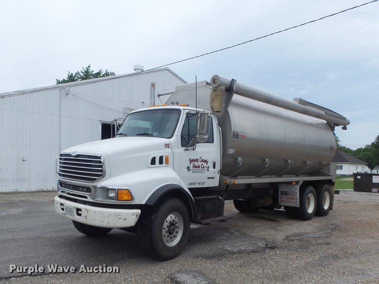 2004 Sterling feed delivery truck - DD7206
