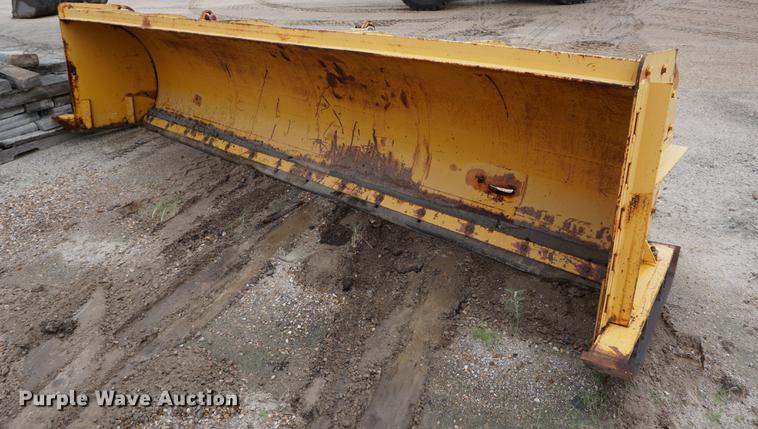 Henke bucket mounted snow pusher blade - DB8475