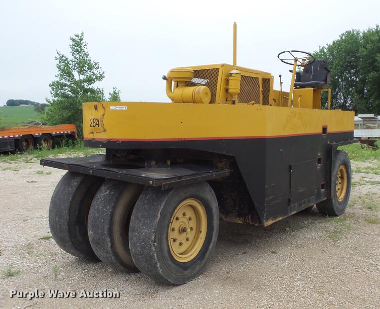 Clark RW-140 pneumatic roller - DV9370