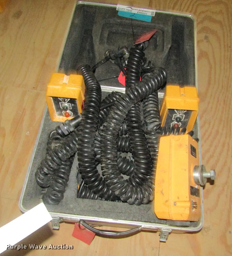 (2) Tracer ST2-20 grade controllers - EH9251