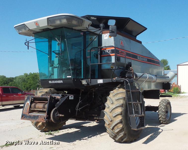 1992 Gleaner R52 combine - DV9440