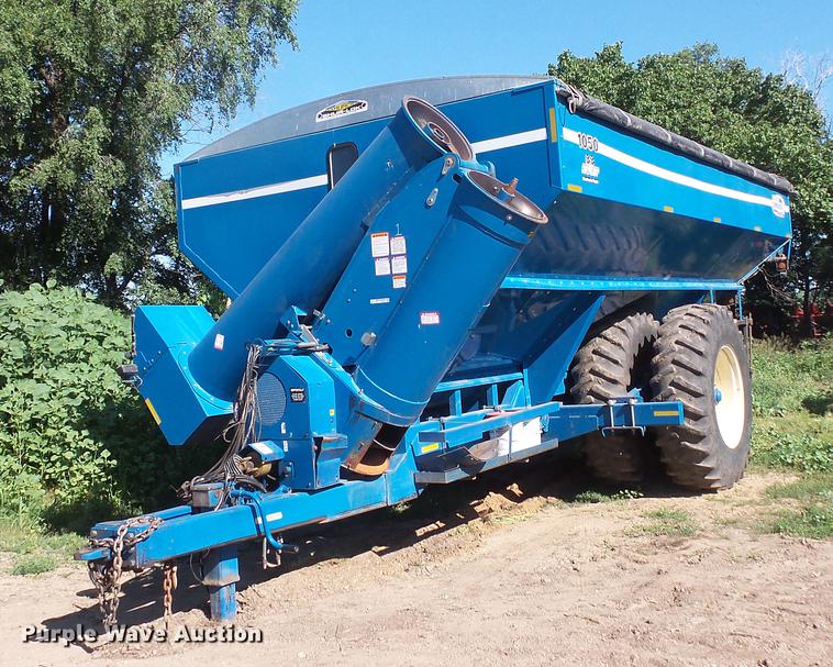 2005 Kinze 1050 grain cart - DV9478