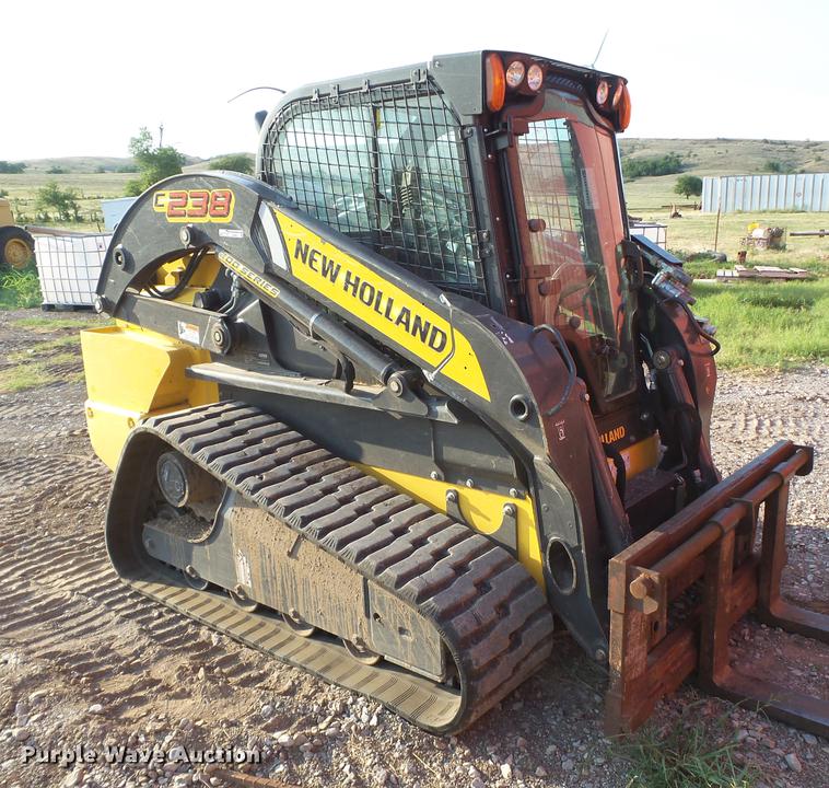 2015 New Holland C238 skid steer - EN9621