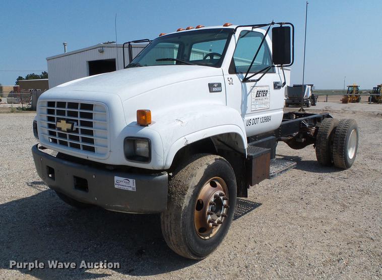 1999 Chevrolet C6500 truck cab and chassis - DD5839