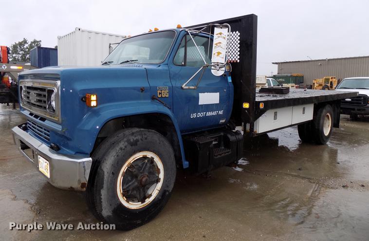 1977 Chevrolet C65 flatbed truck - DB8625