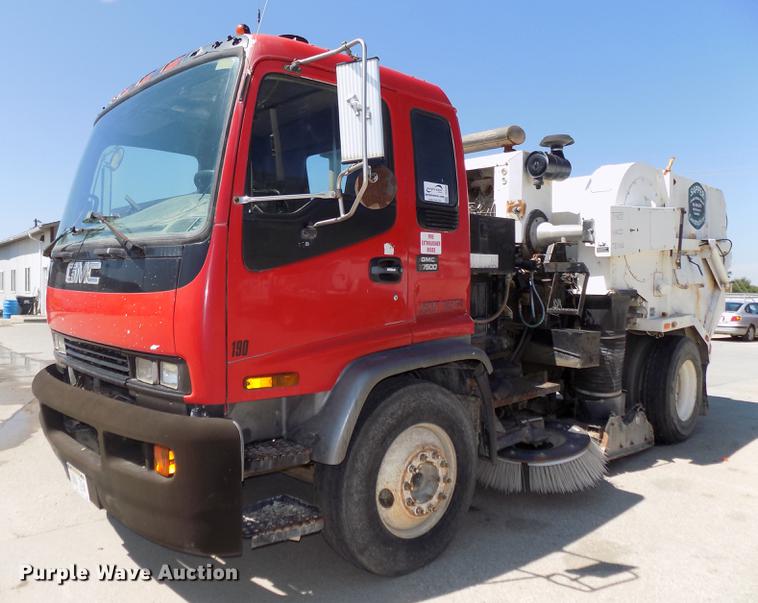 1997 GMC T7500 street sweeper - DB8636