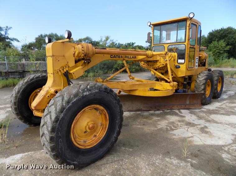 1969 Caterpillar 12F rigid frame motor grader - DB8654
