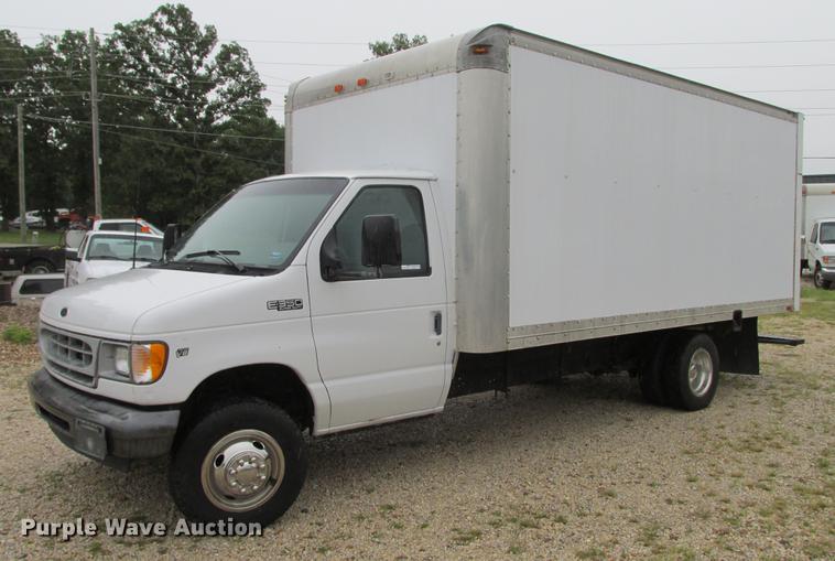 2002 Ford Econoline E350 Super Duty service and lube box truck - DB9312