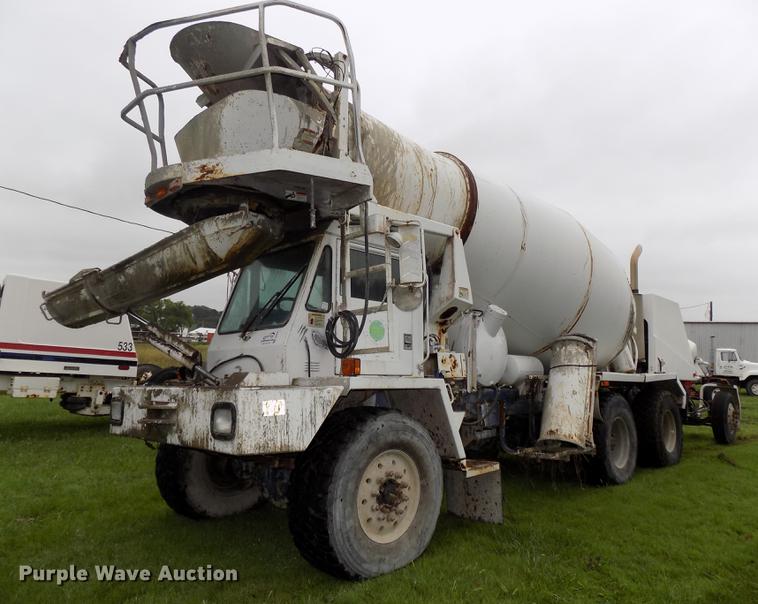 1996 Oshkosh S2146 ready mix truck - DB8618