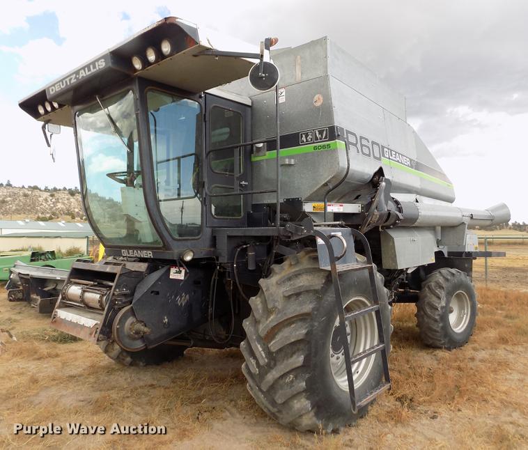 1990 Gleaner R60 combine and header - ER9178