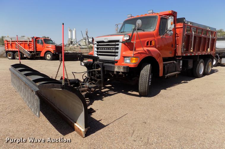 2001 Sterling LT9511 dump truck - DD5899
