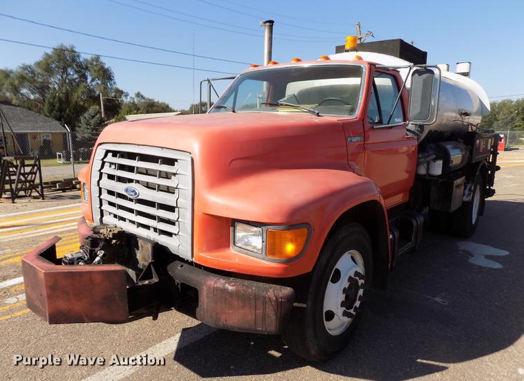 1998 Ford F700 oil distribution truck - ER9112