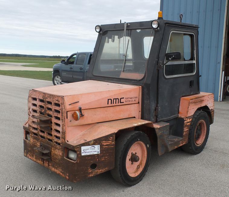 1985 NMC 100-GF-10 tug - DB7039