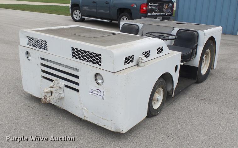 United Tractor TA-75 tug - DB7040