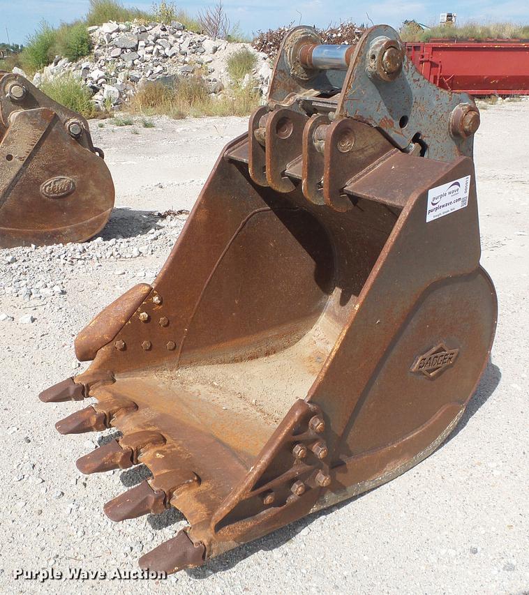 2003 Badger Volvo EC210B bucket - DD5913