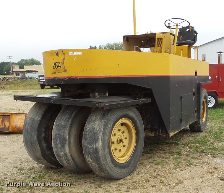 Clark RW-140 pneumatic roller - FT9926