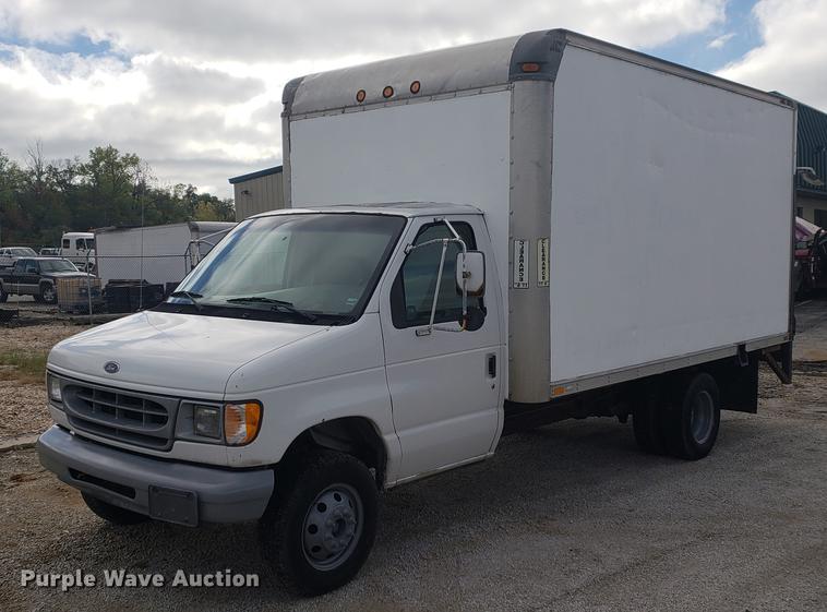 2000 Ford Econoline E350 Super Duty box truck - EF9924