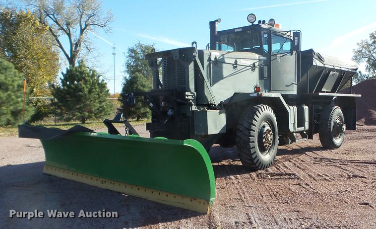 1988 Oshkosh WT2206 spreader truck - DX9568