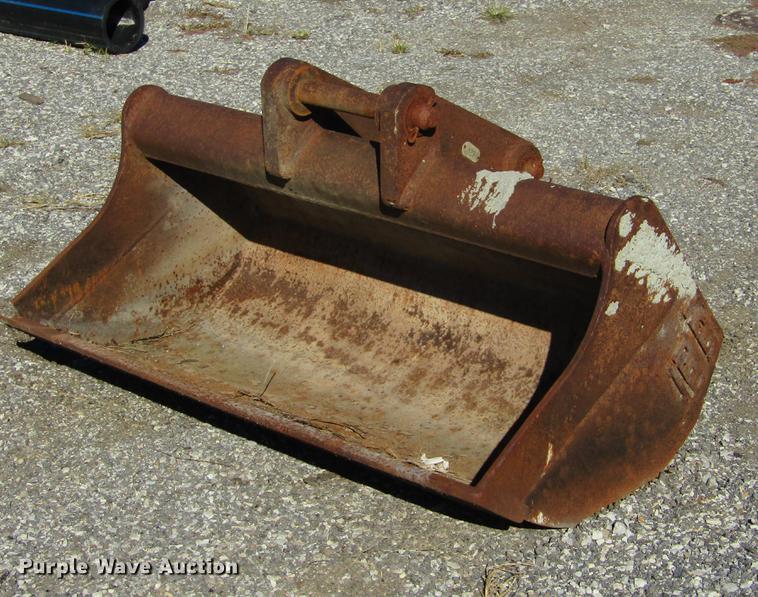 (3) backhoe buckets - DD2663