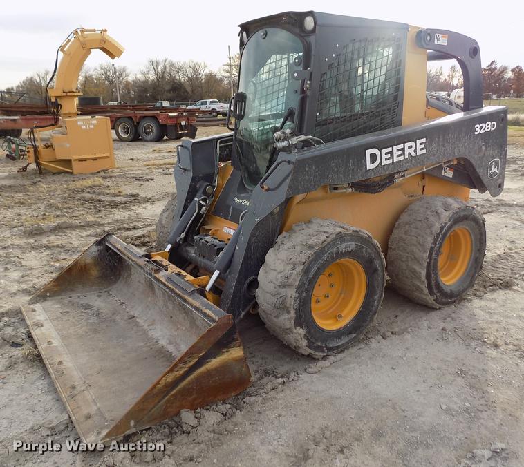 2012 John Deere 328D skid steer - DB9033