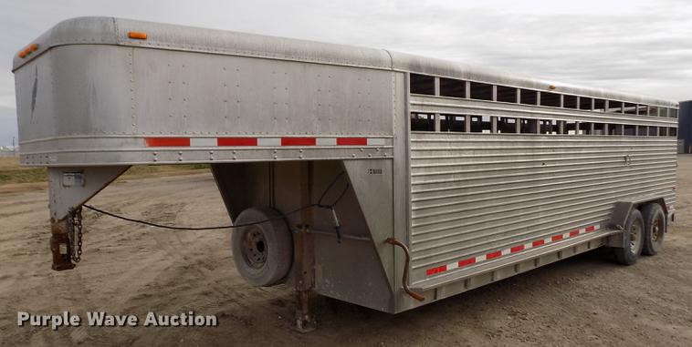 2000 Featherlite 8120 livestock trailer - DY9135
