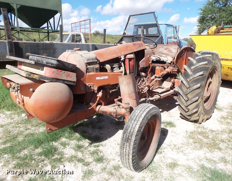 1958 International 350 tractor - EI9651