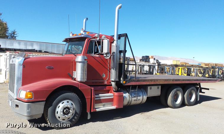 1989 Peterbilt 377 rollback truck - DG2754