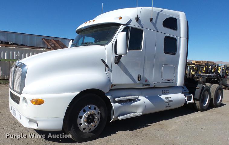 2000 Kenworth T2000 semi truck - DG2755