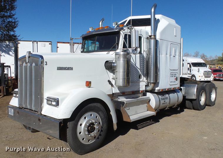 1993 Kenworth W900 semi truck - DG2756