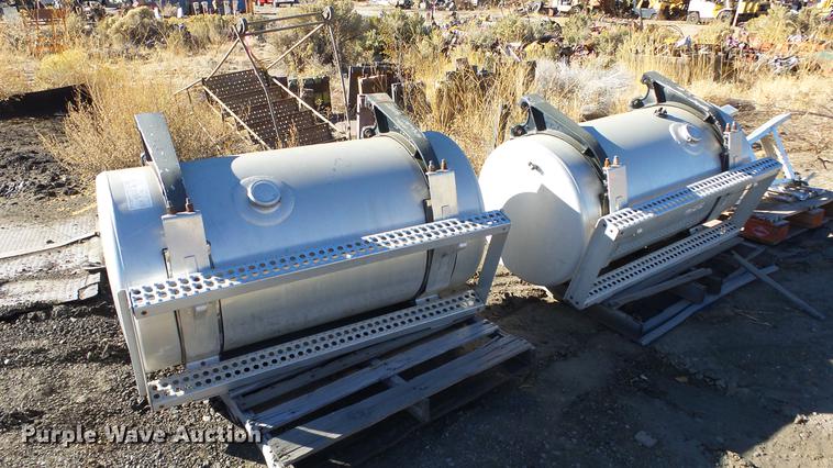 (2) Freightliner saddle fuel tanks - FQ9417