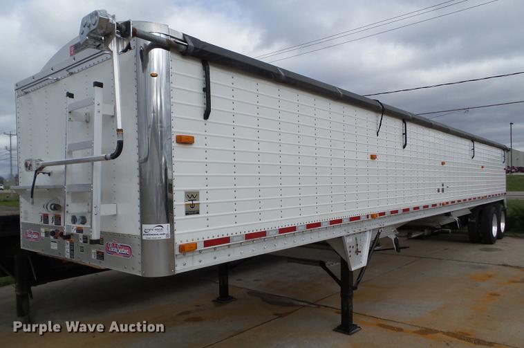 2010 Wilson DWH-500 double hopper bottom grain trailer - L5716